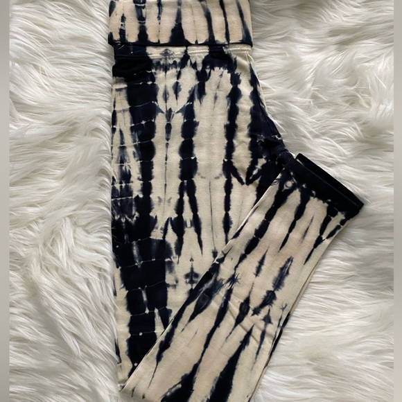 NWT Wehi Tie-Dye Leggings White/Black - Picture 2 of 5